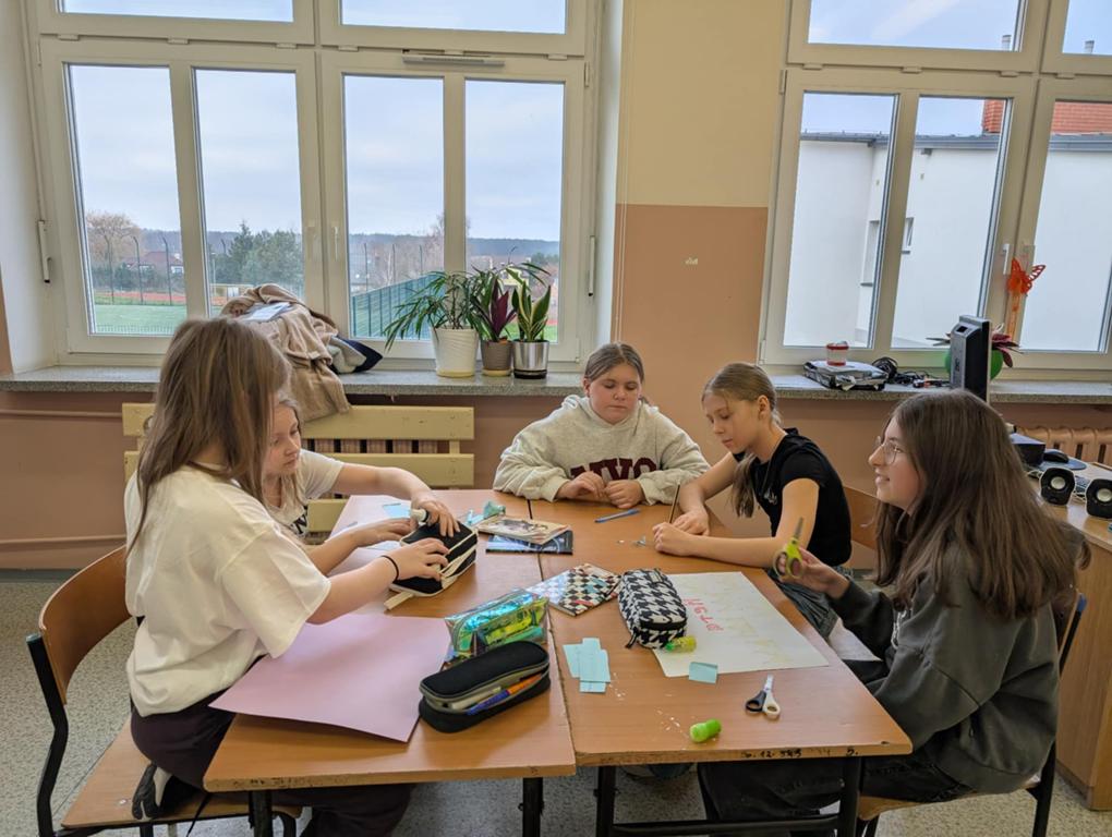 ceeeac3a-5b03-4c2c-b6b7-50012ed06f7d